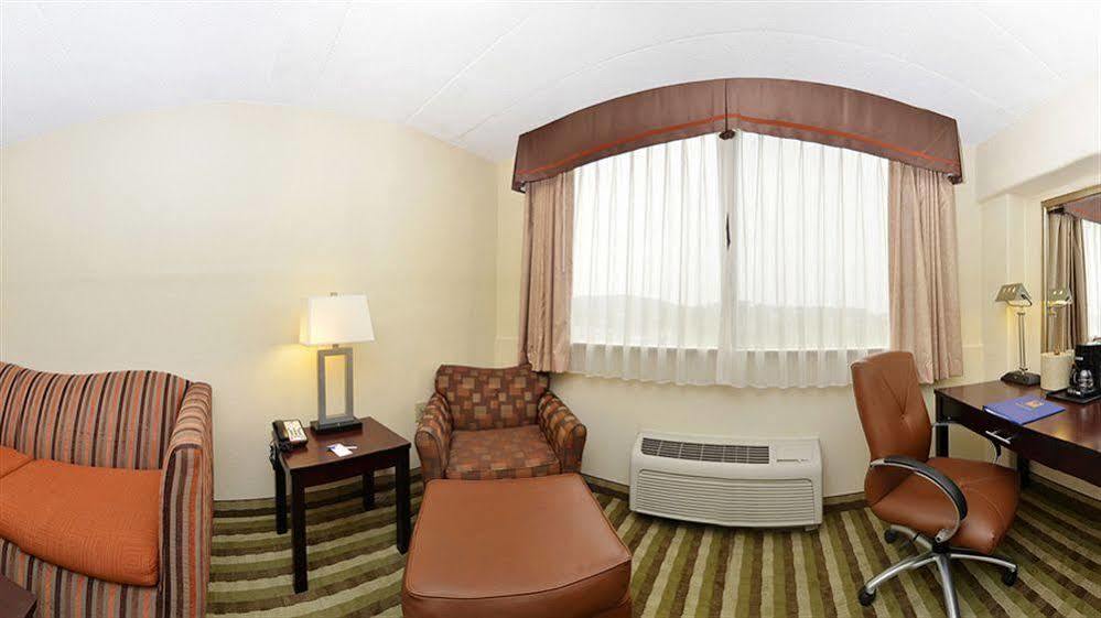 Comfort Inn & Suites New York Avenue Washington Exterior photo